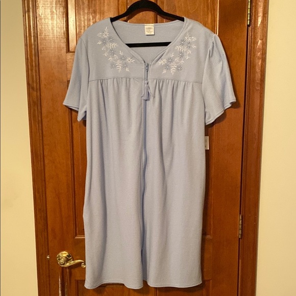 Croft & Barrow Light Blue Embroidered Zip Front Robe - Picture 1 of 10